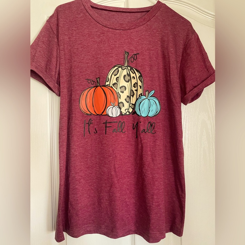 Pumpkin Fall tee!! Pretty plum color, size medium.NWOT🧡🩵🤎